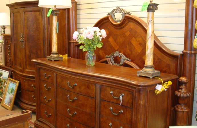 Furniture Consignment - Consignment Store